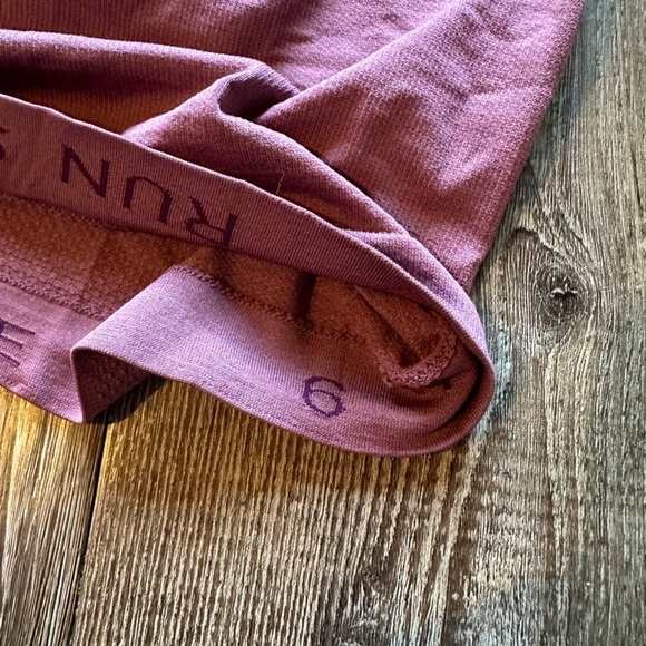 Lululemon Swiftly Tech Short Sleeve Crew in Plumful Size 6 - Picture 4 of 5